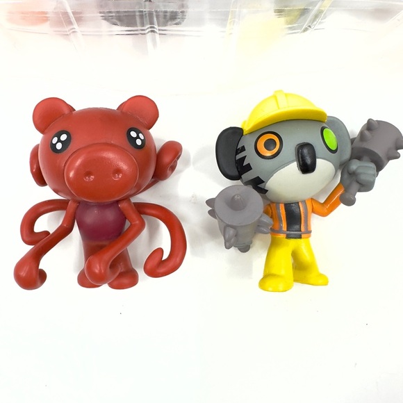 Roblox Piggy Collectible Figure Pack Series 1 Set of 6 Lot Bundle 3 Inch Toys - Picture 4 of 8